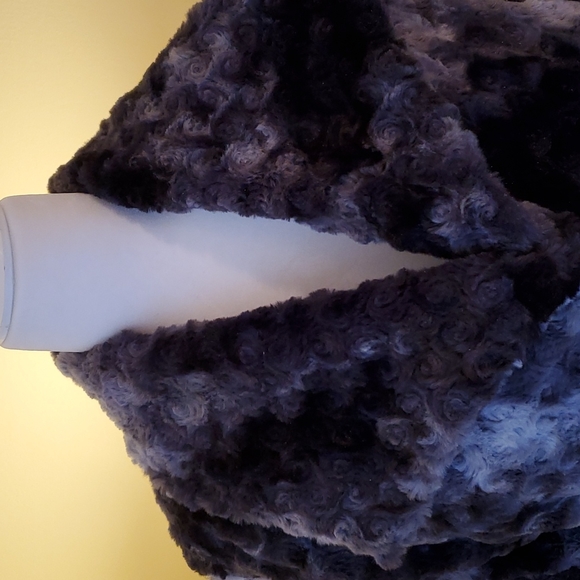 Ladies jacket, Vine Street, Size Medium, gray tones, soft, waist length, lined. - Picture 2 of 10